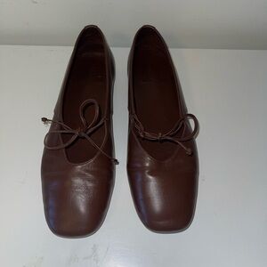 Everlane Brown leather keyhole women’s flats 8.5